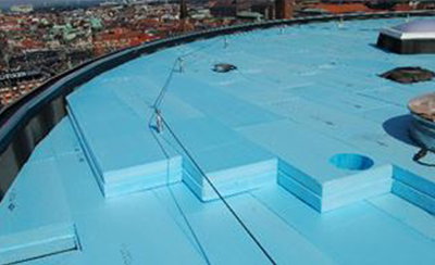 Axeltorv 2 – Multifunktionsgebäude mit Umkehrdächern in Zentrum von Kopenhagen